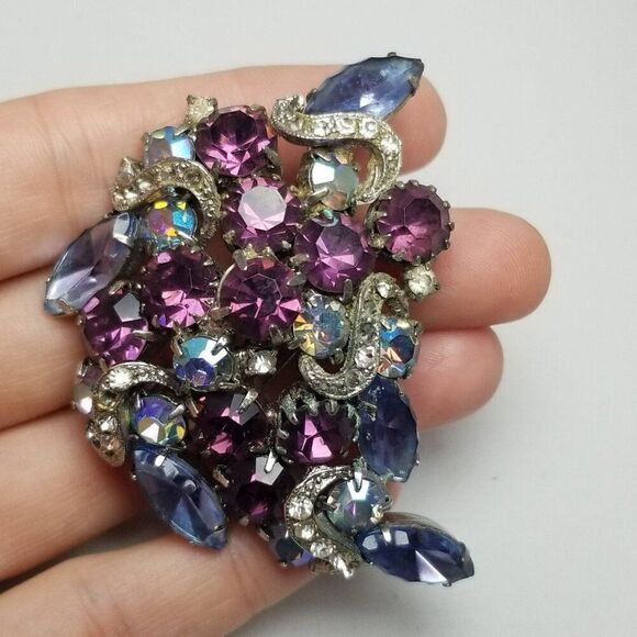 Vintage Blue and Purple Rhinestone Cluster Brooch, Prong Set, Unsigned, Estate - Picture 7 of 7